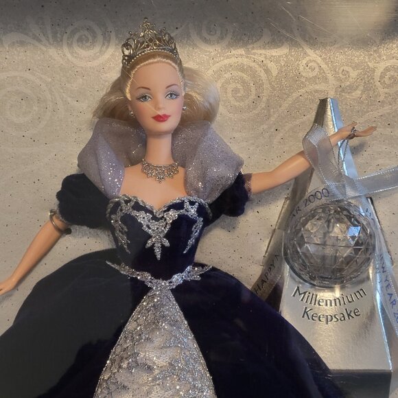 Millennium Collectors Barbie - Picture 3 of 3
